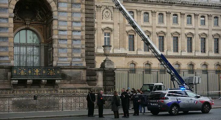 ¡Como de película! Revelan que robo a joyas de Napoleón en el Museo del Louvre ocurrió en 7 minutos