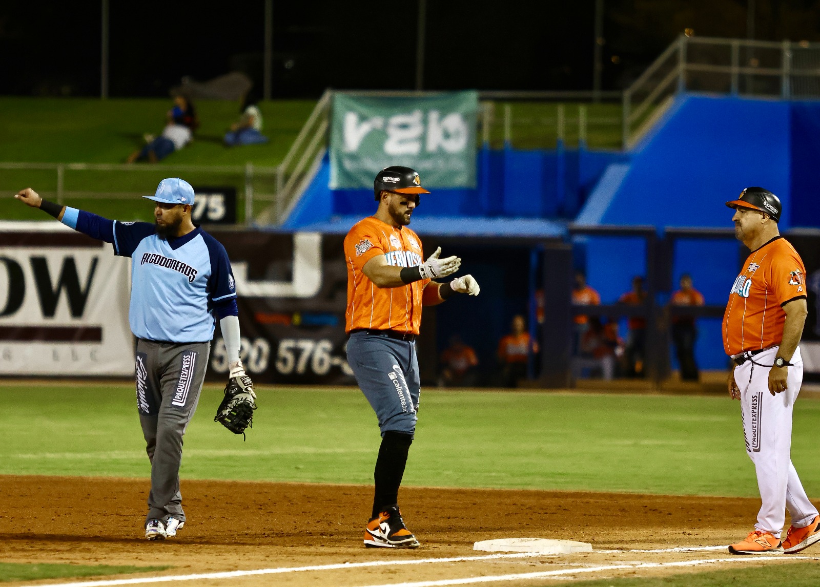 Naranjeros de Hermosillo vence en apretado juego a los Algodoneros