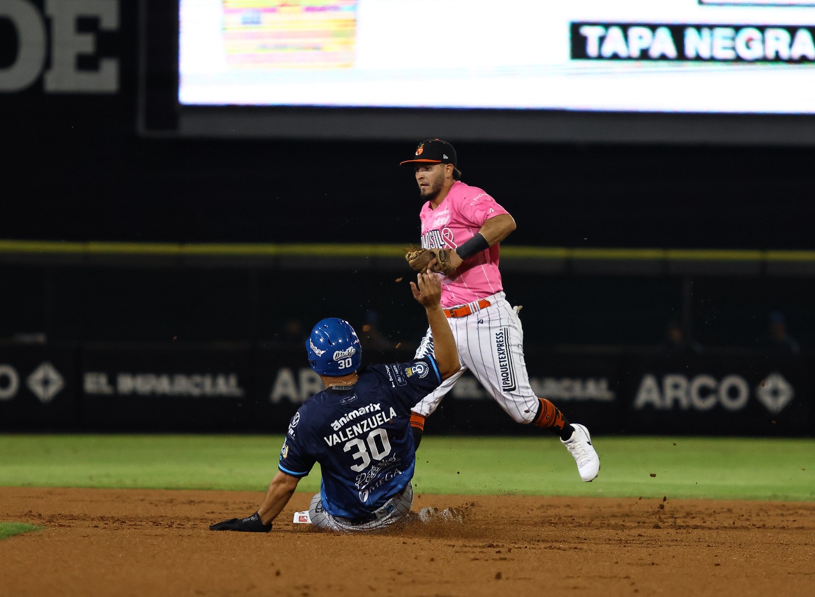 Naranjeros emparejan la serie ante los Yaquis con gran pitcheo de Touki Toussaint