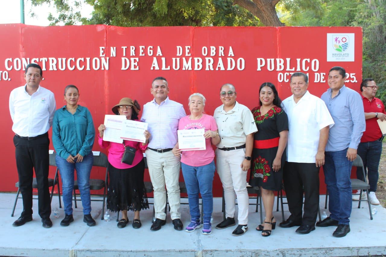 Alcalde de Navolato entrega obra de alumbrado público