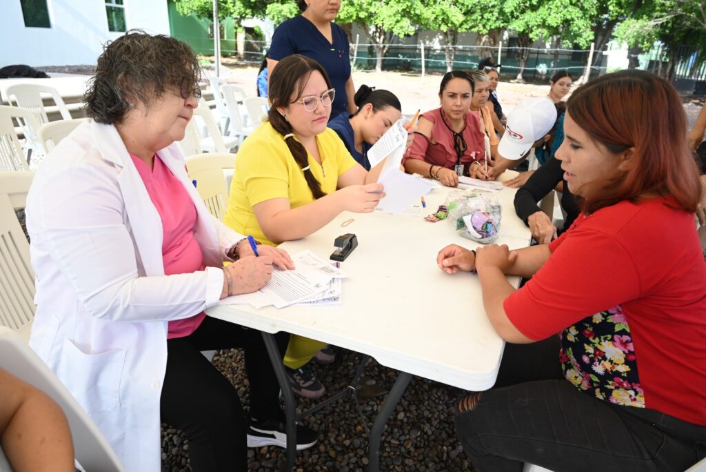 Por el “Mes Rosa”, DIF Sinaloa instala Unidad de Salud para la Mujer en Juan José Ríos