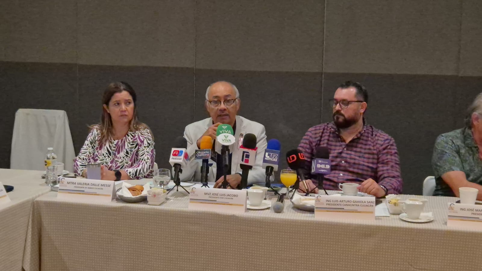 Presidente en turno de Intercamaral Culiacán, José Luis Jacobo en conferencia de prensa