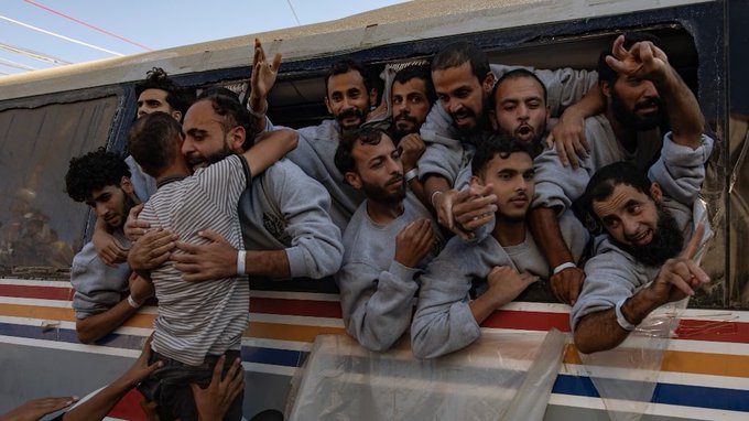 Israel libera a casi 2 mil prisioneros palestinos en el marco del acuerdo de paz con Hamás