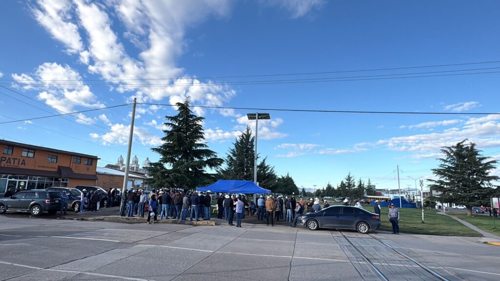 Productores de Chihuahua mantendrán bloqueo en vías del tren y protestas en puentes internacionales