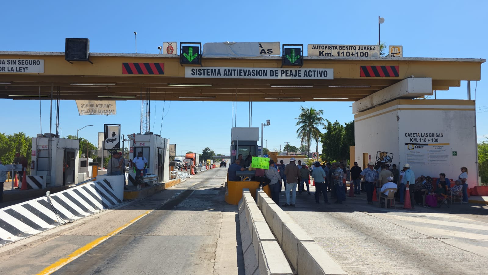 Productores toman caseta de Alhuey