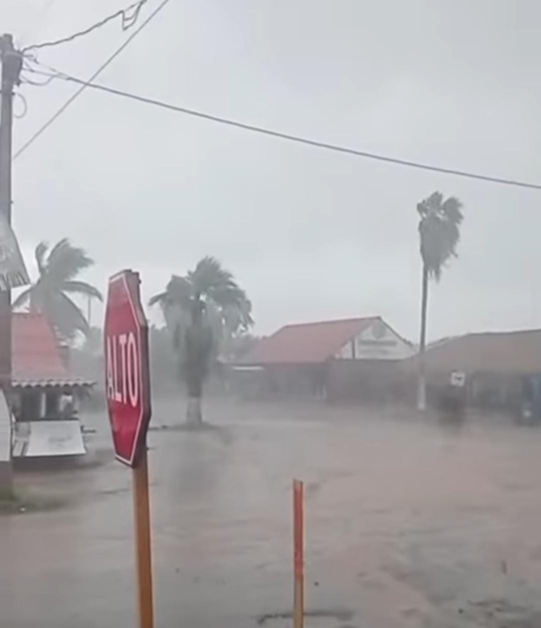 Protección Civil municipal mantiene monitoreo de lluvias y protocolos de vigilancia en Ahome