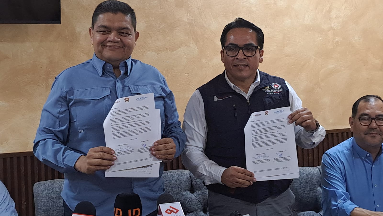 Firma de convenio entre Protección Civil Sinaloa y Adecem.
