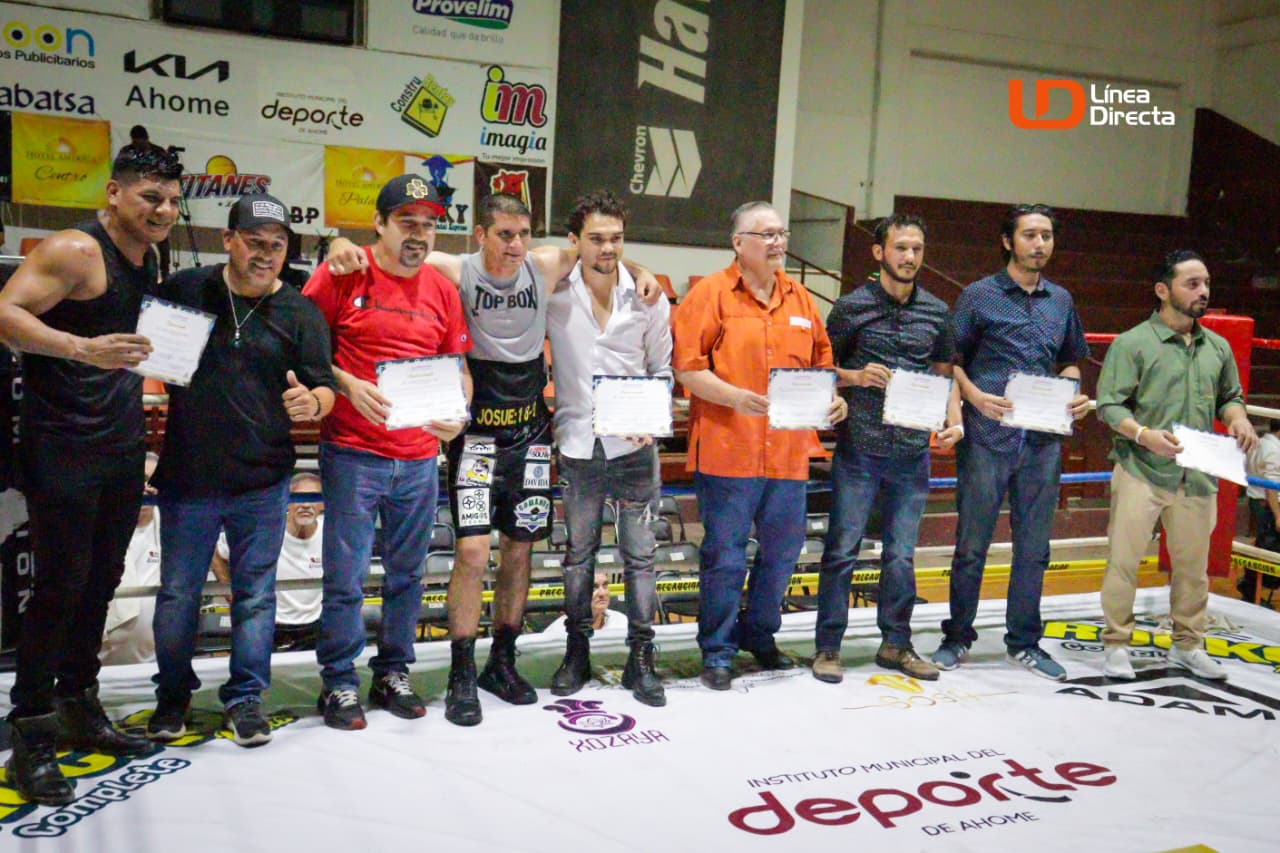 Reconocen al periodista Armando Baldenebro en la función Boxeando por una sonrisa