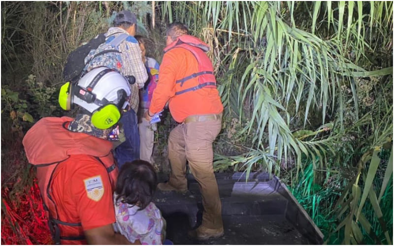 Rescatan a familia guatemalteca extraviada tres días en el Río Bravo