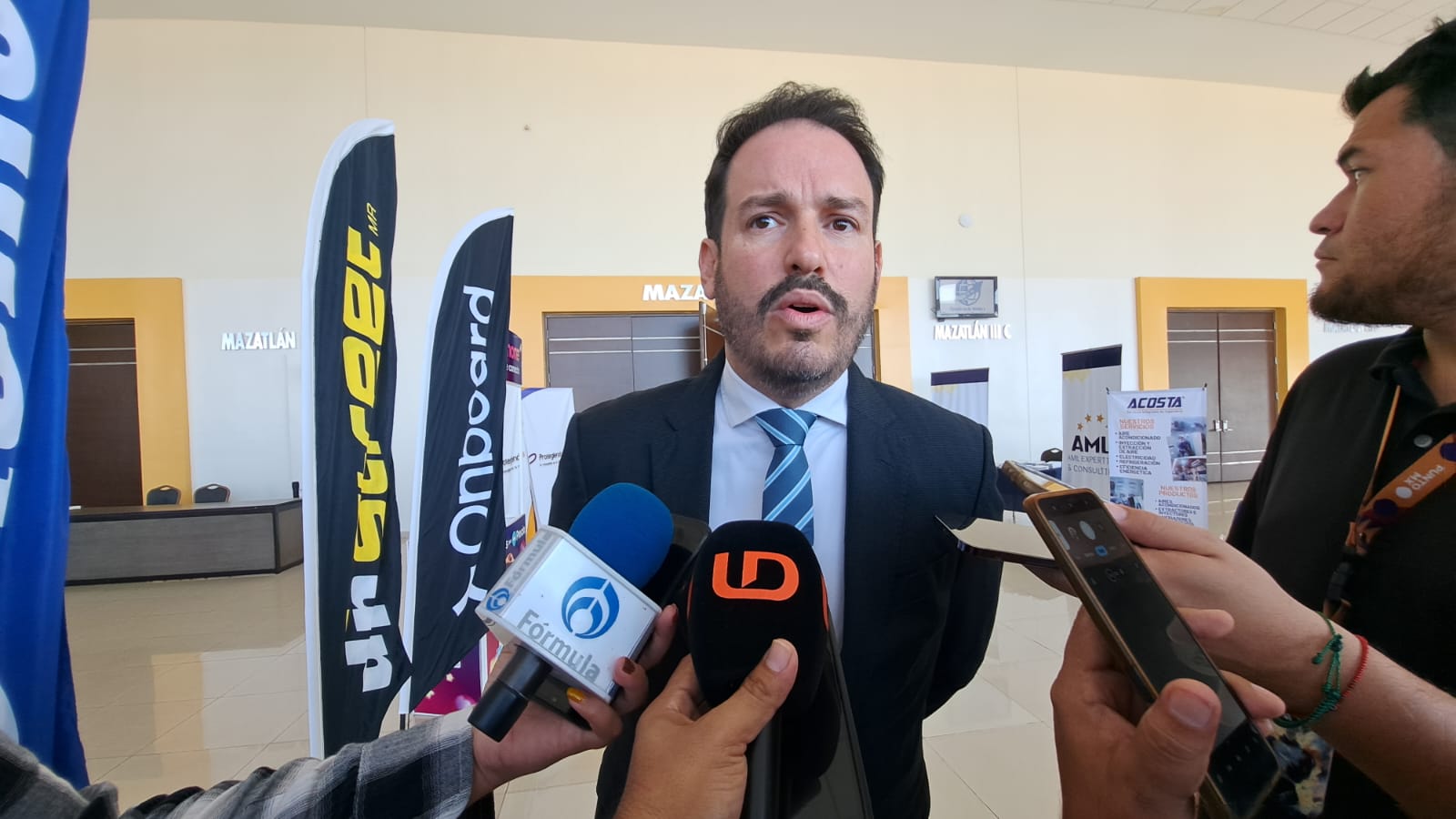 Ricardo Velarde Cárdenas, secretario de Economía.