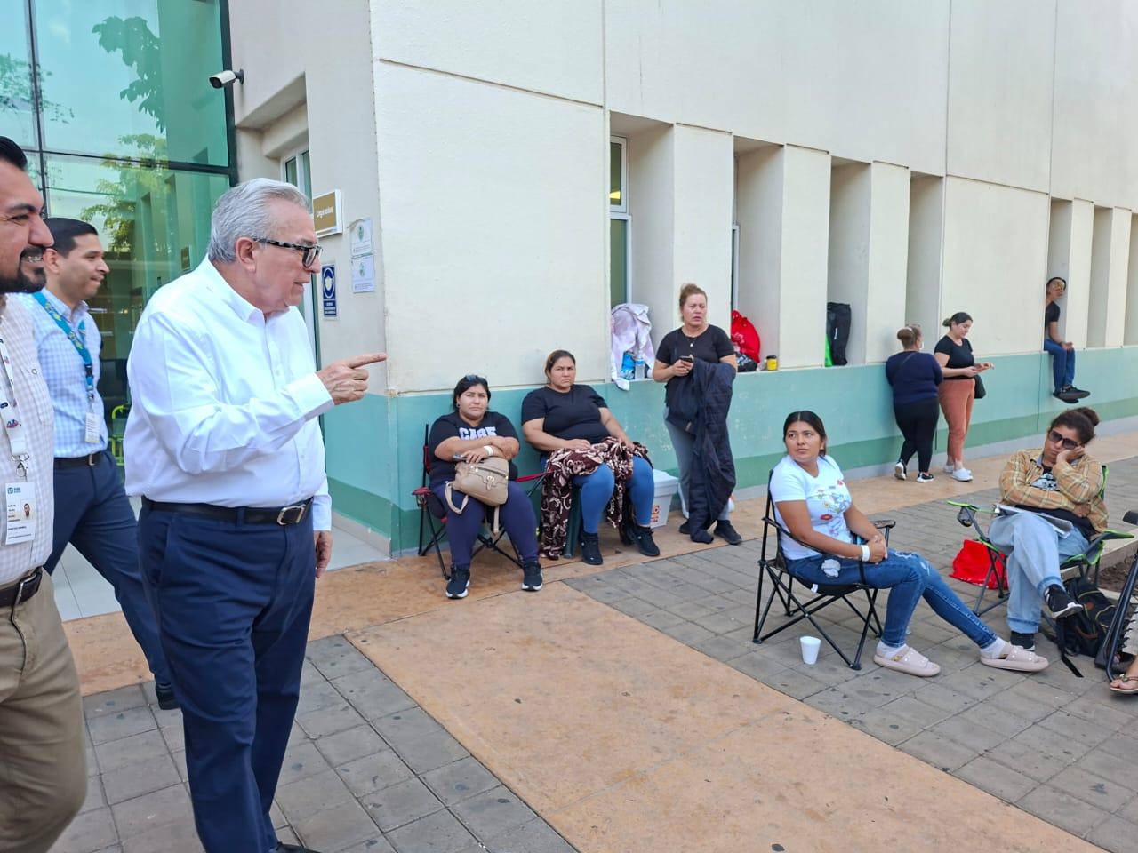 El gobernador Rocha recorre el Hospital Pediátrico