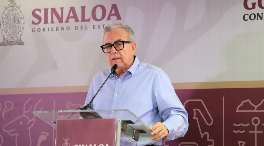 Rubén Rocha Moya en su conferencia “semanera”