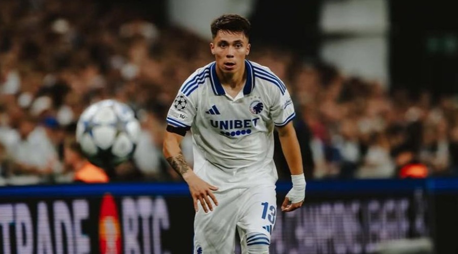 Rodrigo Huecas jugando con el Copenhagen.
