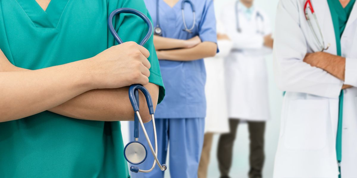 SEP lanza plataforma digital para verificar cédulas profesionales de médicos y cirujanos