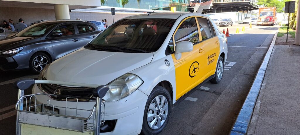 Taxis en el Aeropuerto Internacional de Culiacán.