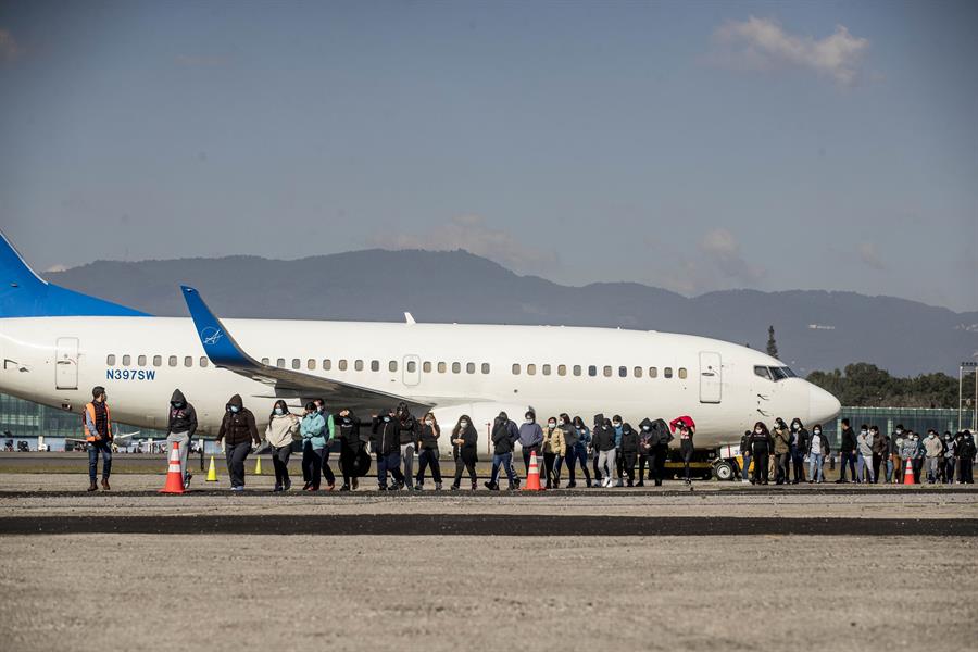 Trump revoca 13 rutas aéreas mexicanas hacia EU por incumplimiento de acuerdo de 2015