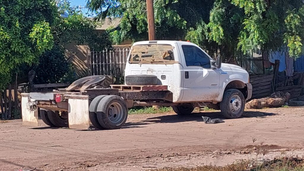 Localizan vehículo participante en accidente donde perdió la vida un hombre en Los Mochis