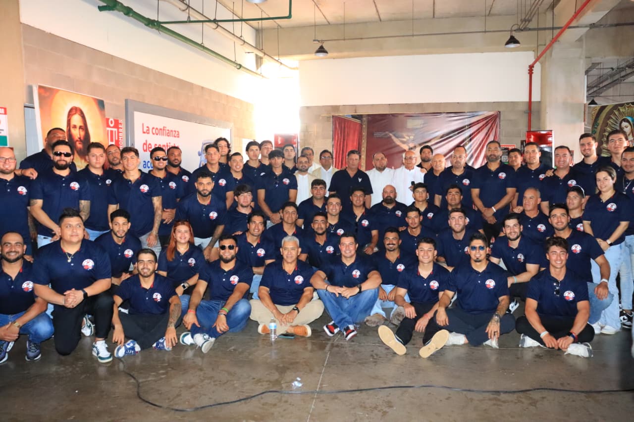 Venados de Mazatlán en su encuentro evangélico en el estadio Teodoro Mariscal.