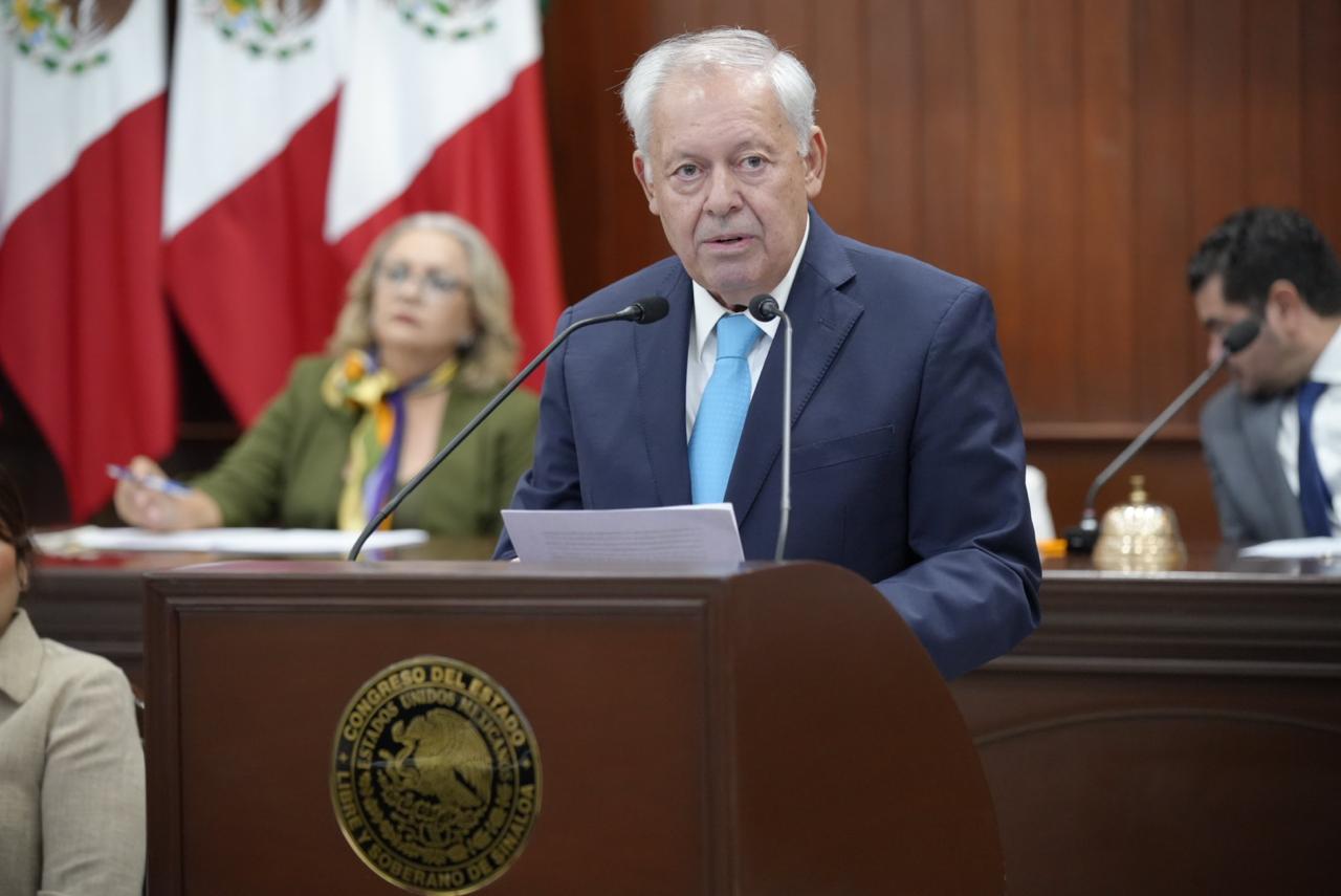 Víctor Antonio Corrales Burgueño, diputado del PAS.