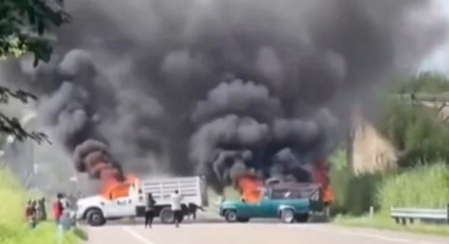 Reportan enfrentamientos, bloqueos y quema de vehículos en Chiapas
