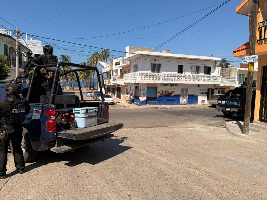 Fuerzas federales y estatales aseguran armas y droga en cateos en distintas colonias de Mazatlán