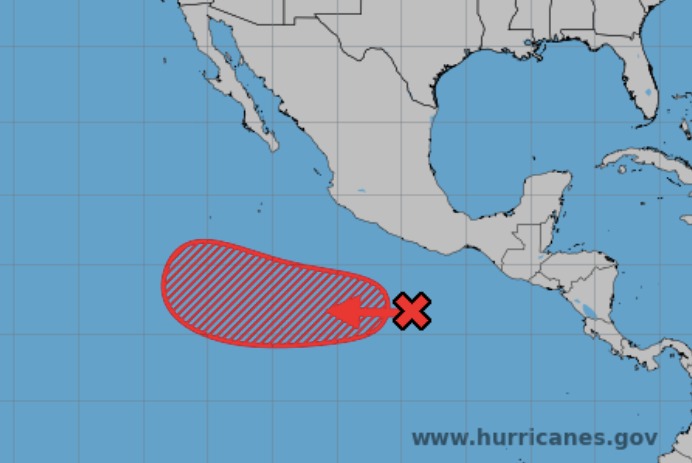 Zona de baja presión con potencial ciclónico en el océano Pacífico.