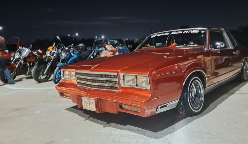 Automóviles y motocicletas clásicas
