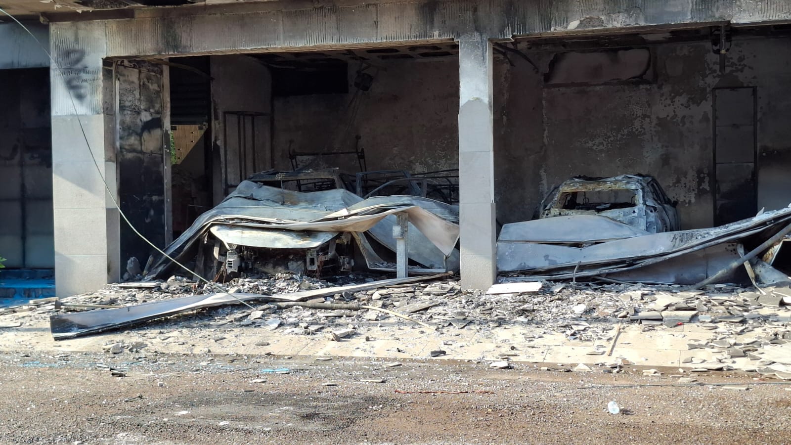Automóviles incendiados