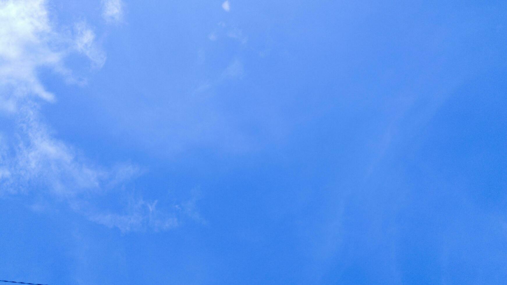 Cielo azul despejado