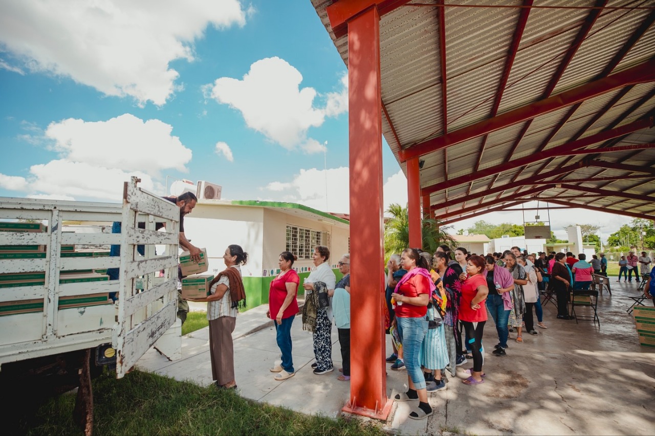 DIF Sinaloa distribuye despensas en Guasave.