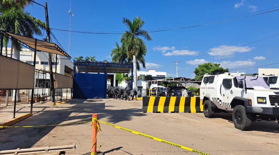 Con equipo antimotin ingresan Guardias Nacionales a revisión en el penal de Culiacán