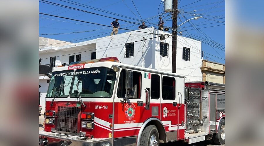 Bomberos y paramédicos de Mazatlán acudieron tras el reporte de emergencia