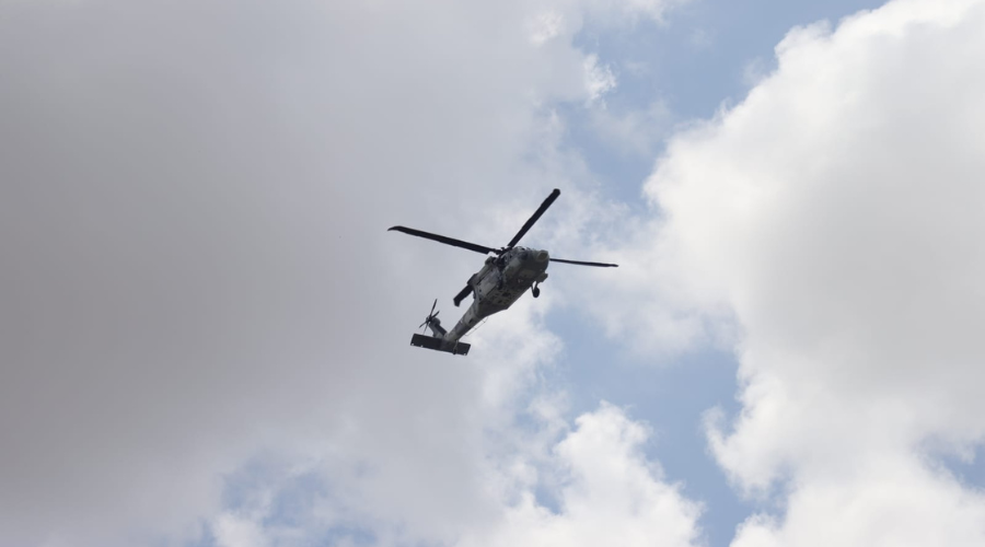 Sobrevuelo de helicóptero de la Marina