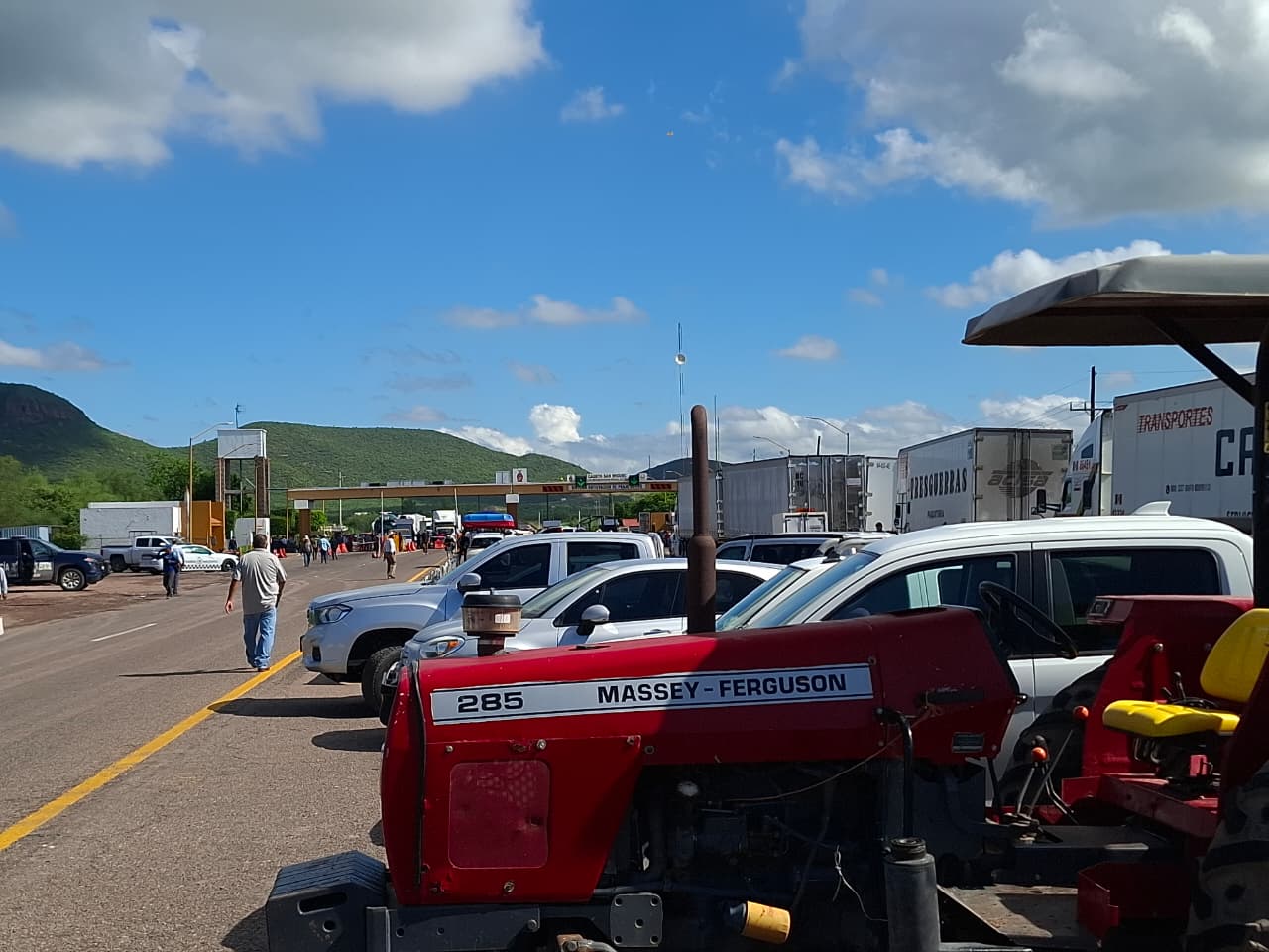 Bloqueo en la caseta de San Miguel Zapotitlán
