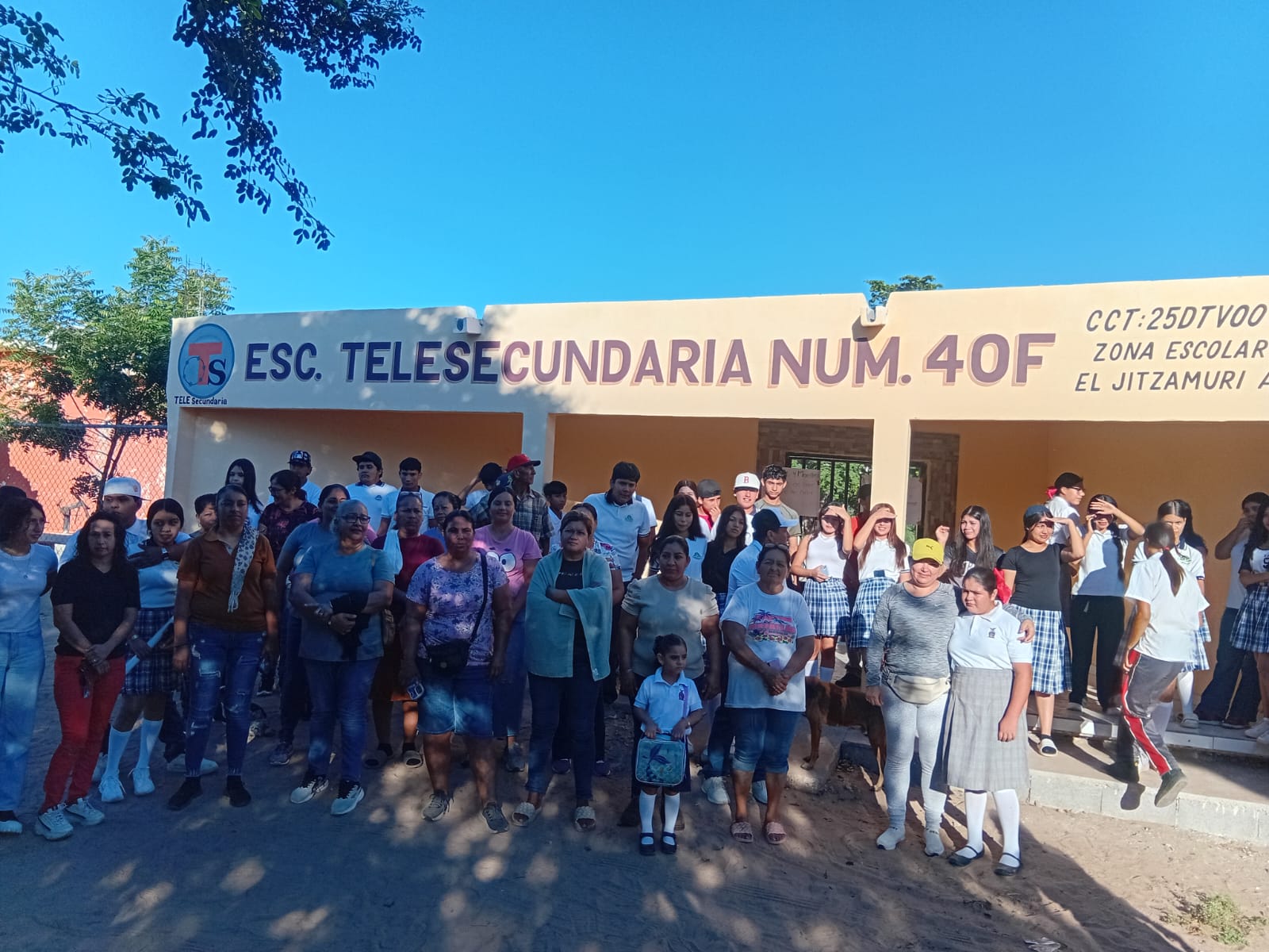 Manifestaciones en todas las escuelas de El Jitzámuri.