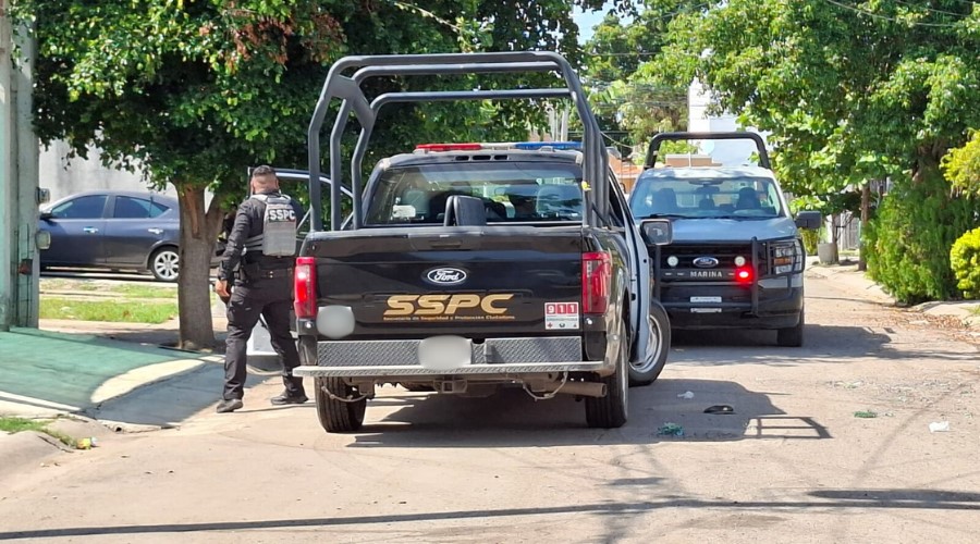 Autoridades de seguridad en el lugar de los hechos.