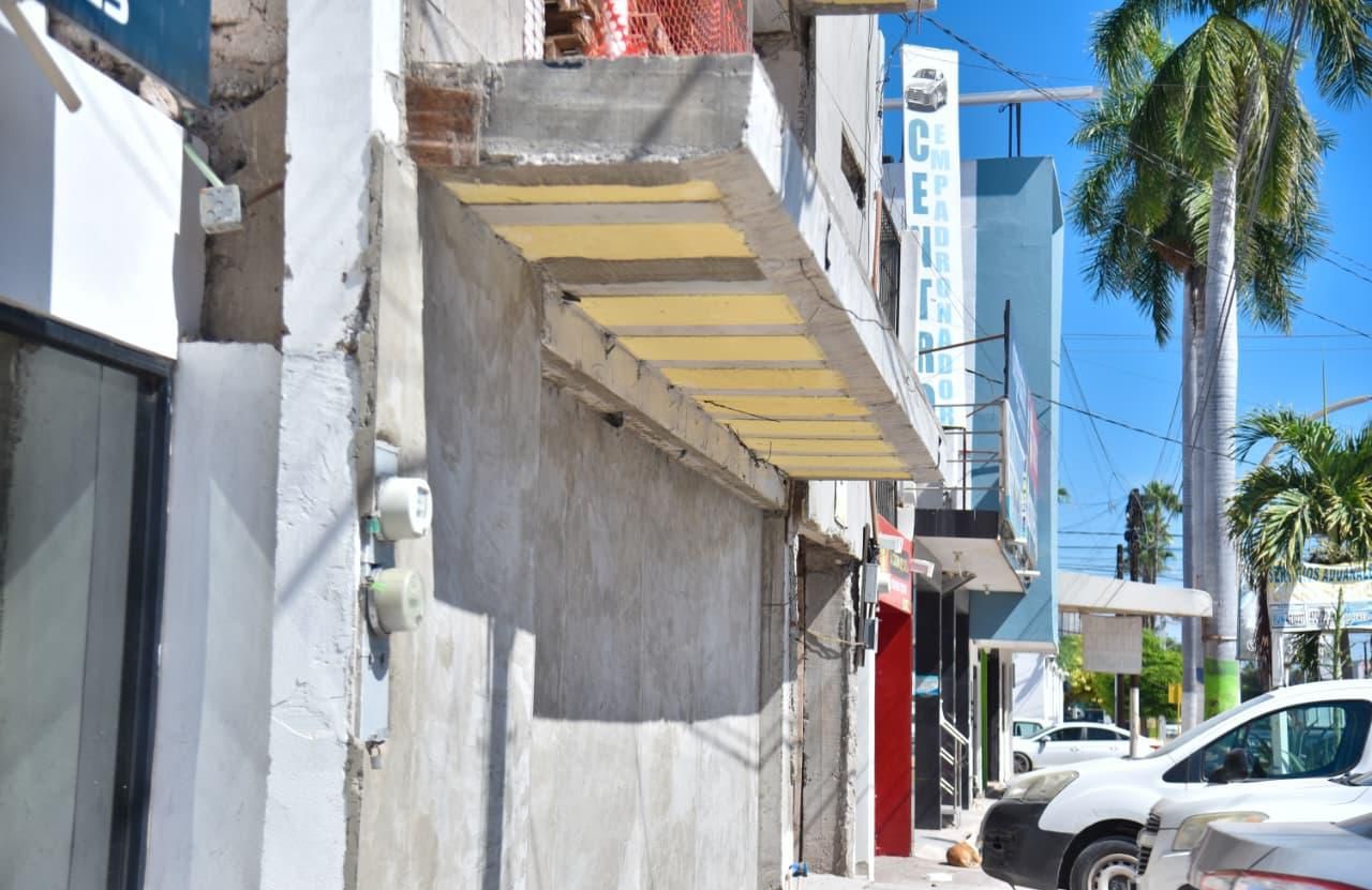 Estas son algunas marquesinas que se aprecian en el primer cuadro de la ciudad de Los Mochis.