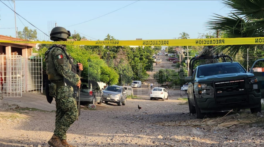 Personal militar delimitan el área donde ocurrió el ataque a balazos