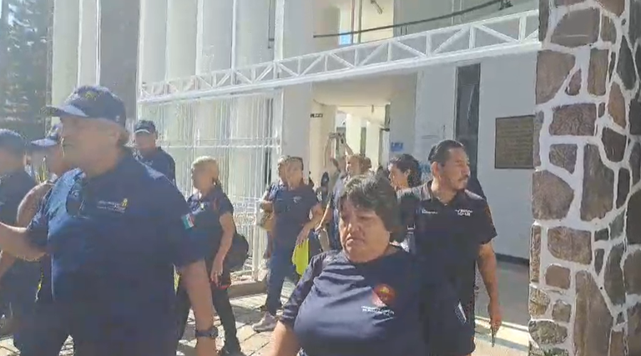 Policías jubilados dejan el Palacio Municipal de Ahome tras protesta