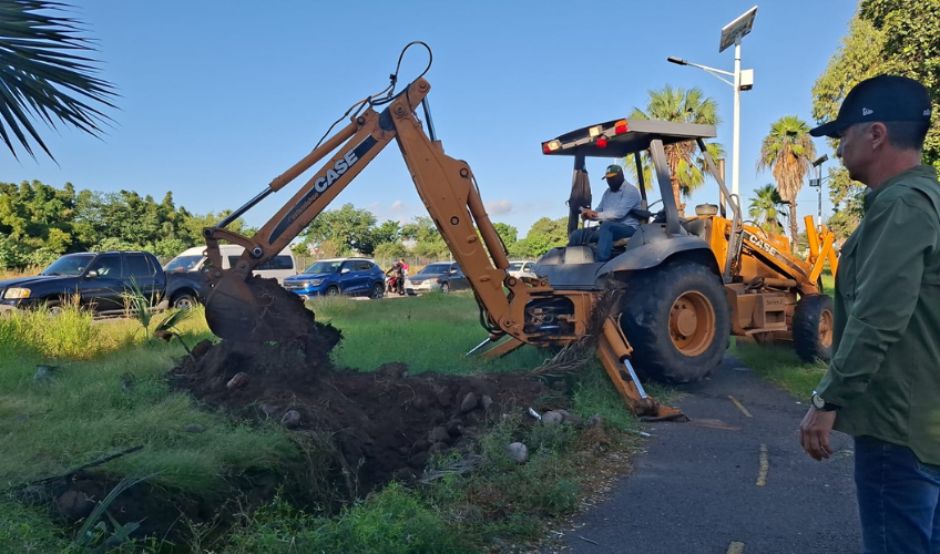 Reparación de socavones en el bulevar Centenario