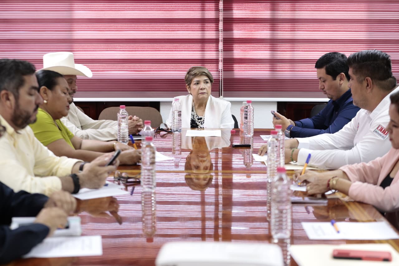 Alcaldesa Cecilia Ramírez encabezando la reunión de coordinación.