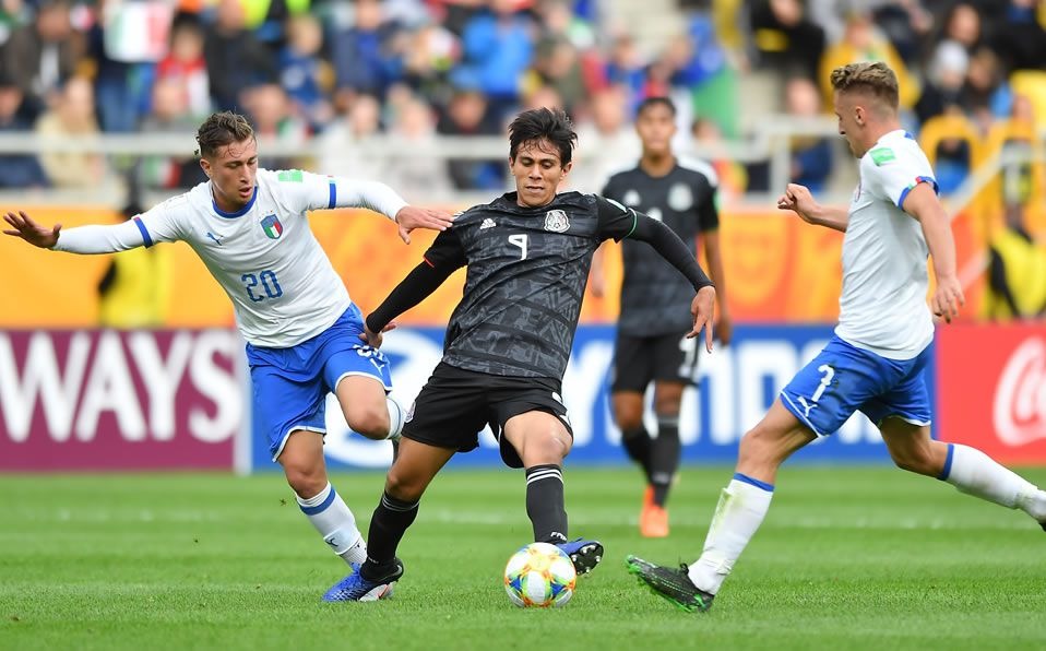 México Sub-20 jugando frente a Italia Sub-20 en 2019.