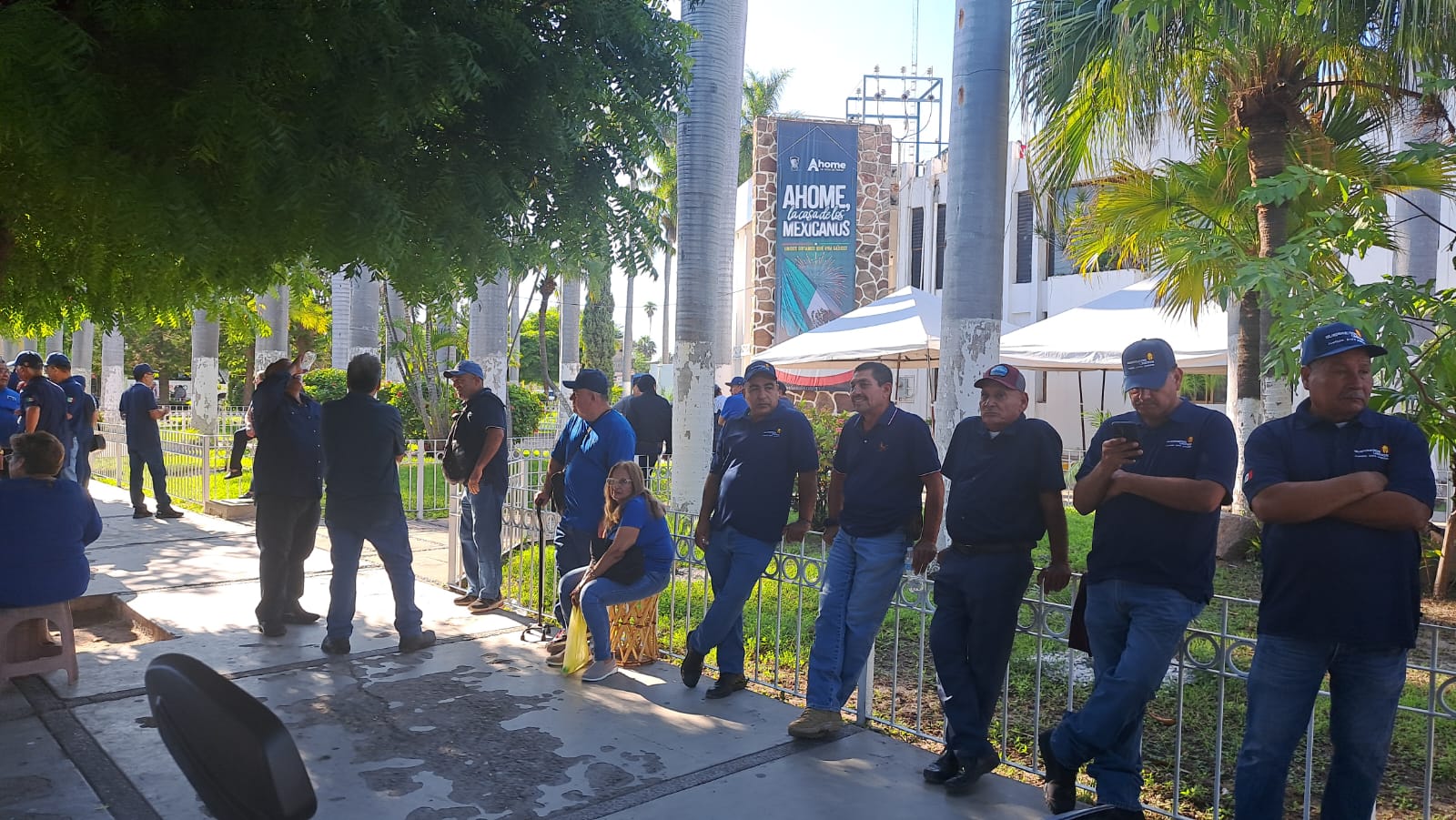 Toma de palacio de Ahome por policías jubilados