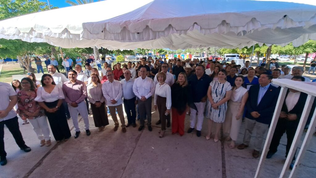 Alcalde Antonio Menéndez preside traslado de poderes municipales a la sindicatura El Carrizo, Ahome
