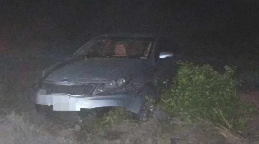 Un automóvil se sale de la carretera y es localizado abandonado en Guasave