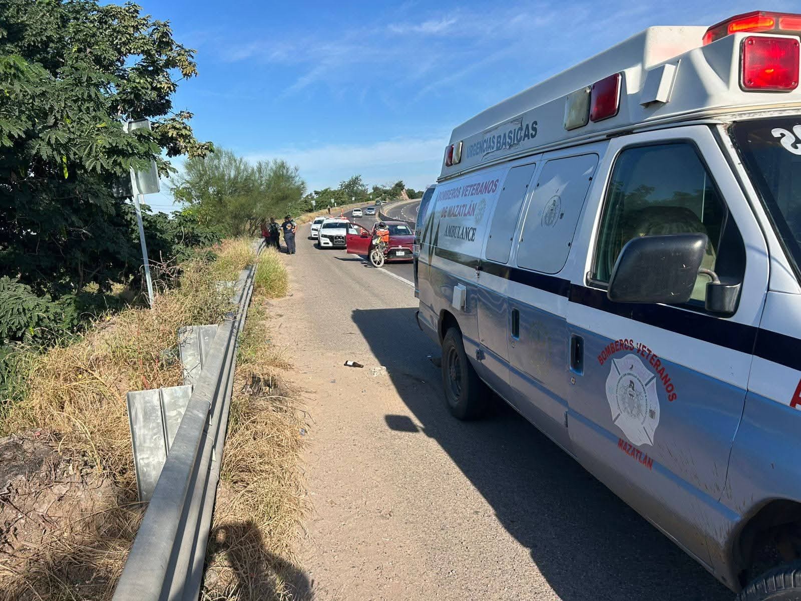 Motociclista resulta lesionado en choque por alcance al sur de Mazatlán