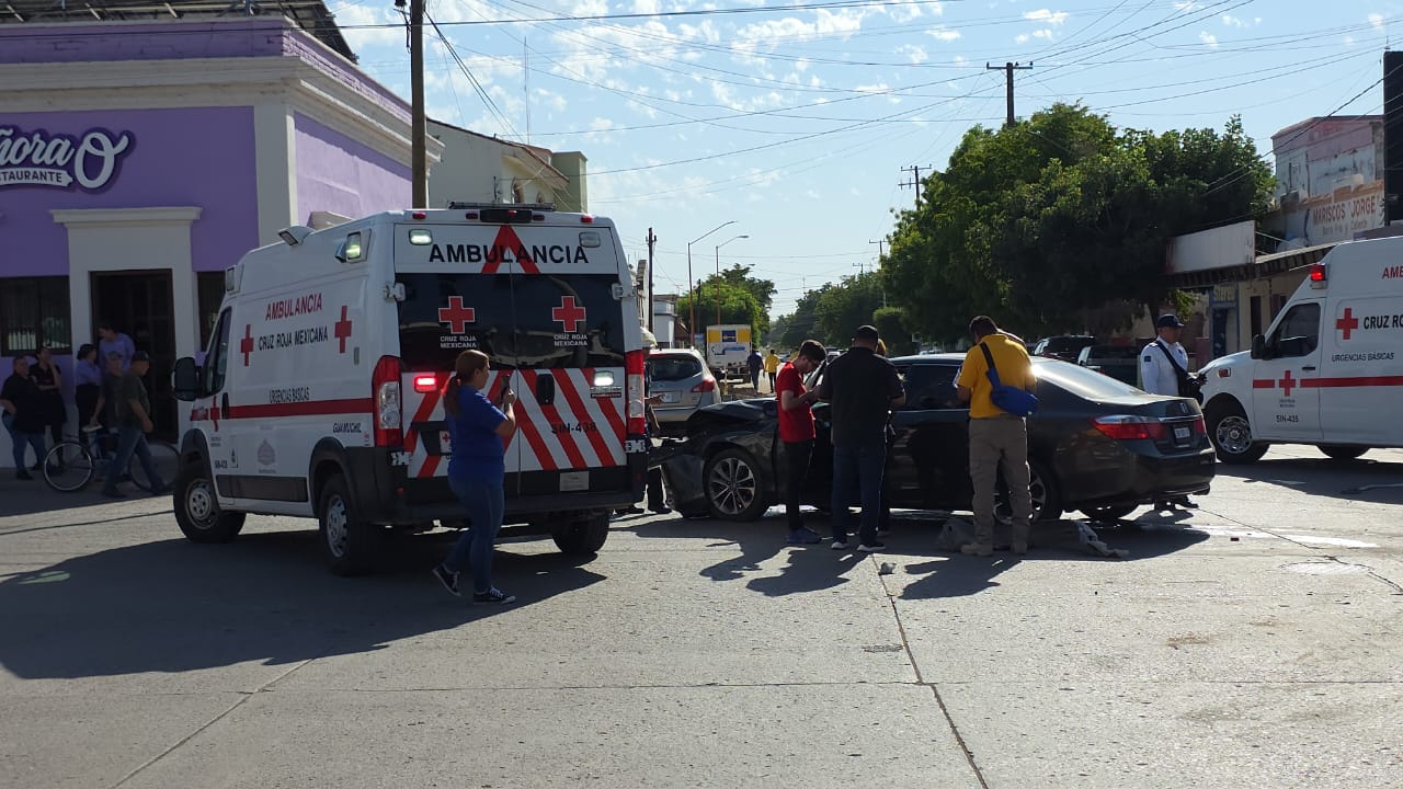 Choque deja dos lesionados y cuantiosos daños