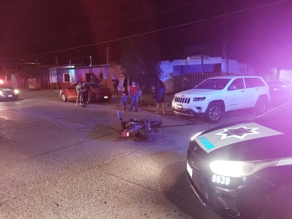 Elementos de tránsito municipal de Guasave atienden accidente de motocicleta