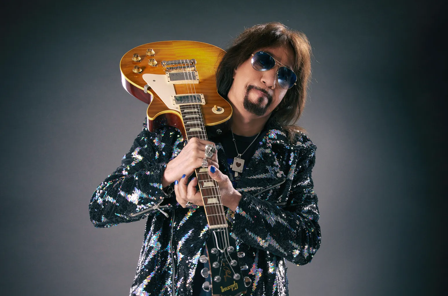 Revelan la causa de muerte de Ace Frehley, exguitarrista de KISS
