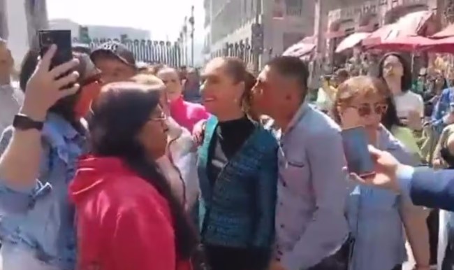 VIDEO: Sujeto intenta sobrepasarse con Sheinbaum en acto público; critican a su equipo de seguridad